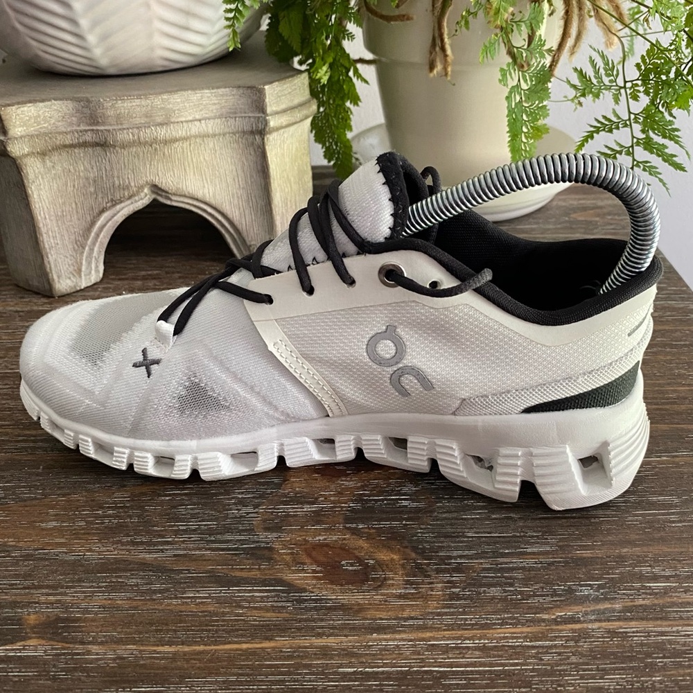 On Cloud X 4 Training Athletic Shoes Running Sneaker Women’s 7 Ivory White Black - Picture 7 of 10